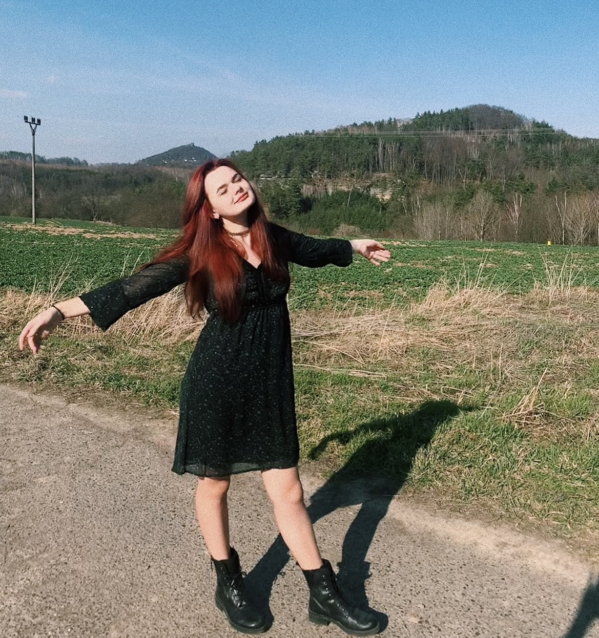 PHOTO of me, invitating smile.